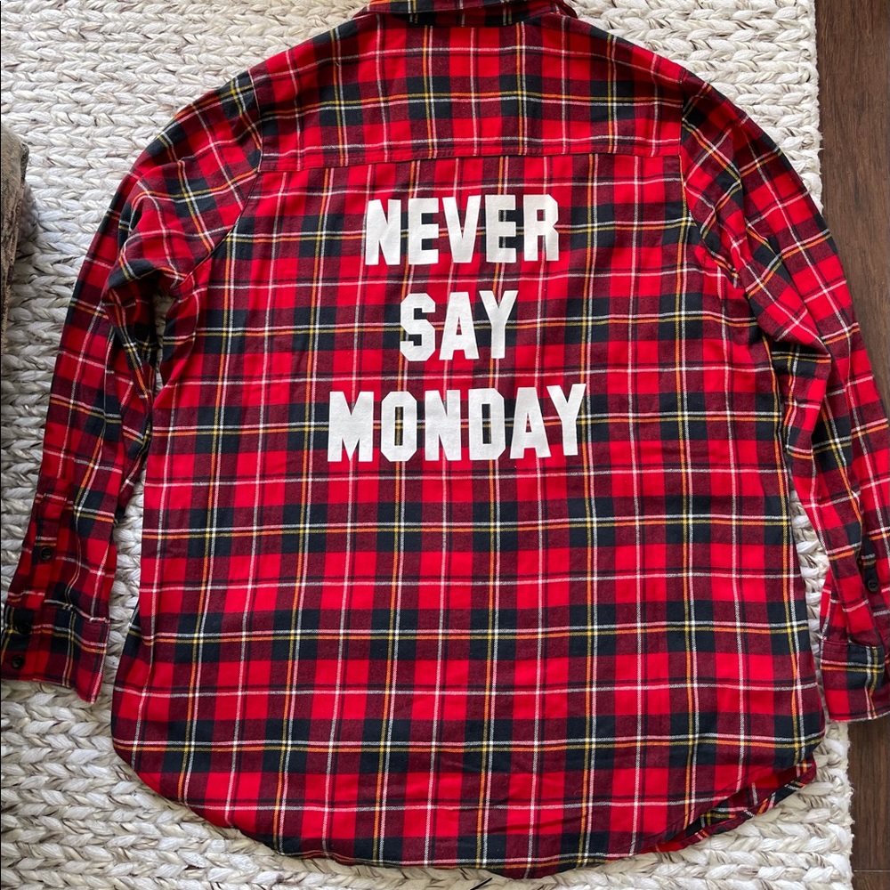 NWOT Forever21+ “Never Say Monday” Graphic Plaid Button Up